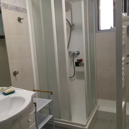 Apartment T3 43 M2,belle Terrasse De 20 M2, Idealement Place *