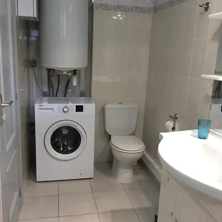 T3 43 M2,belle Terrasse De 20 M2, Idealement Place Apartment *